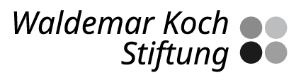 Rechts sind vier unterschiedlich graufarbige Kreise als Quadrat übereinander angeordnet, links davon steht: Waldemar Koch Stiftung